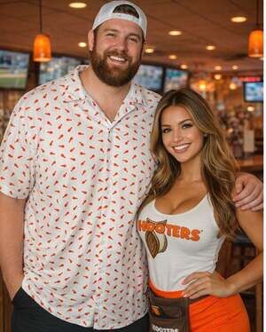 Hooters Men's Chicken Wing Print Short Sleeve Button Down Shirt White 3XL